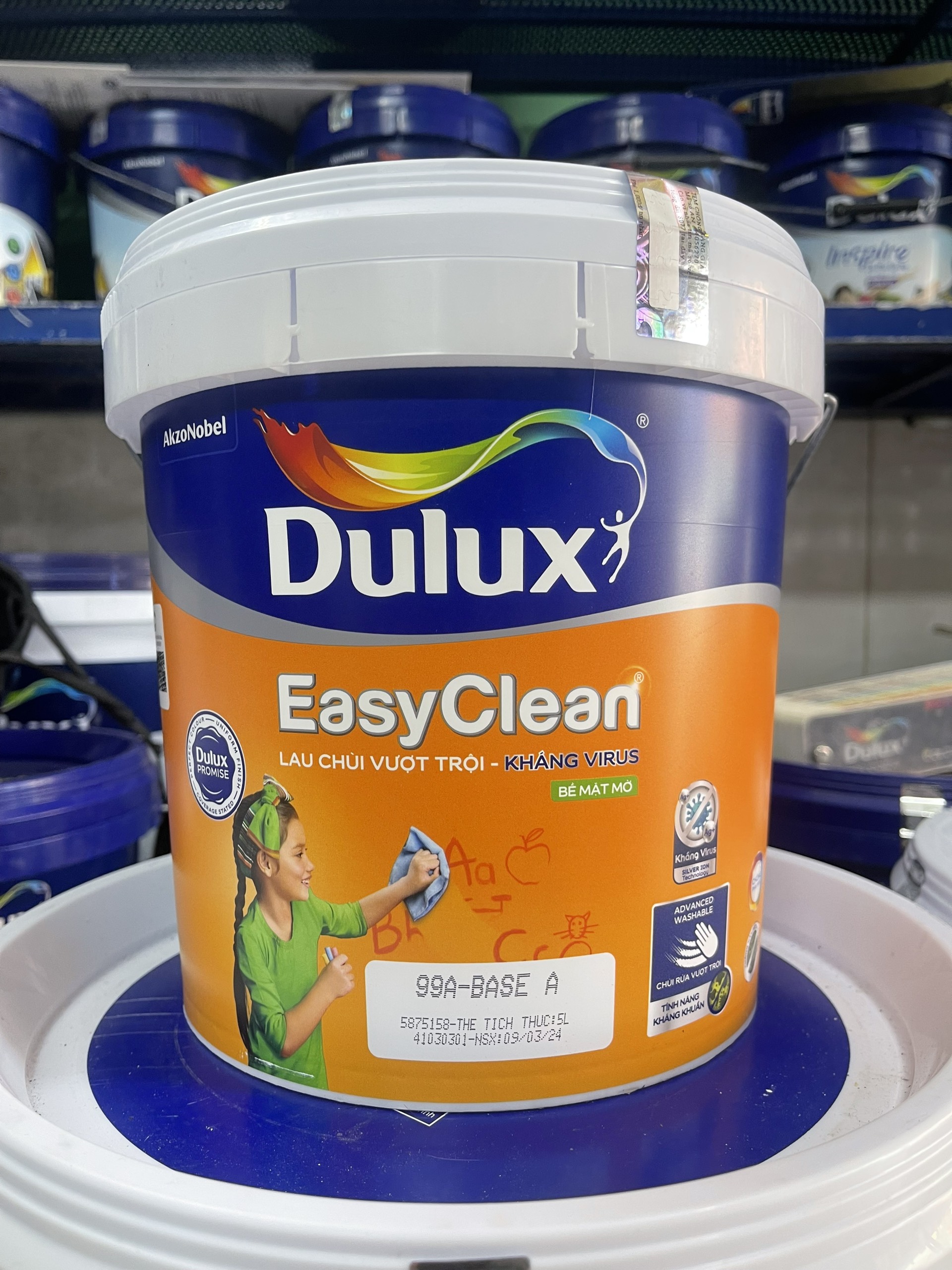 Sơn Nội Thất Dulux EasyClean Lau Chùi Hiệu Quả Bề Mặt Mờ - 99A | Bền Màu, Dễ Lau Chùi